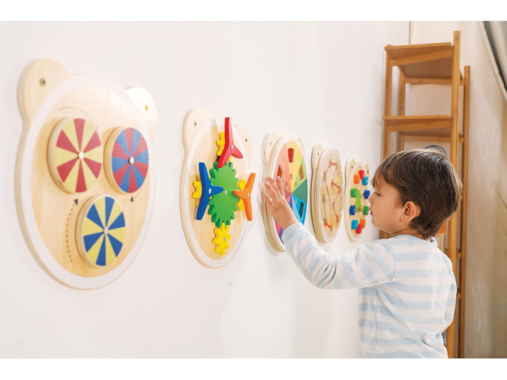 Manipulative board - bear - gears