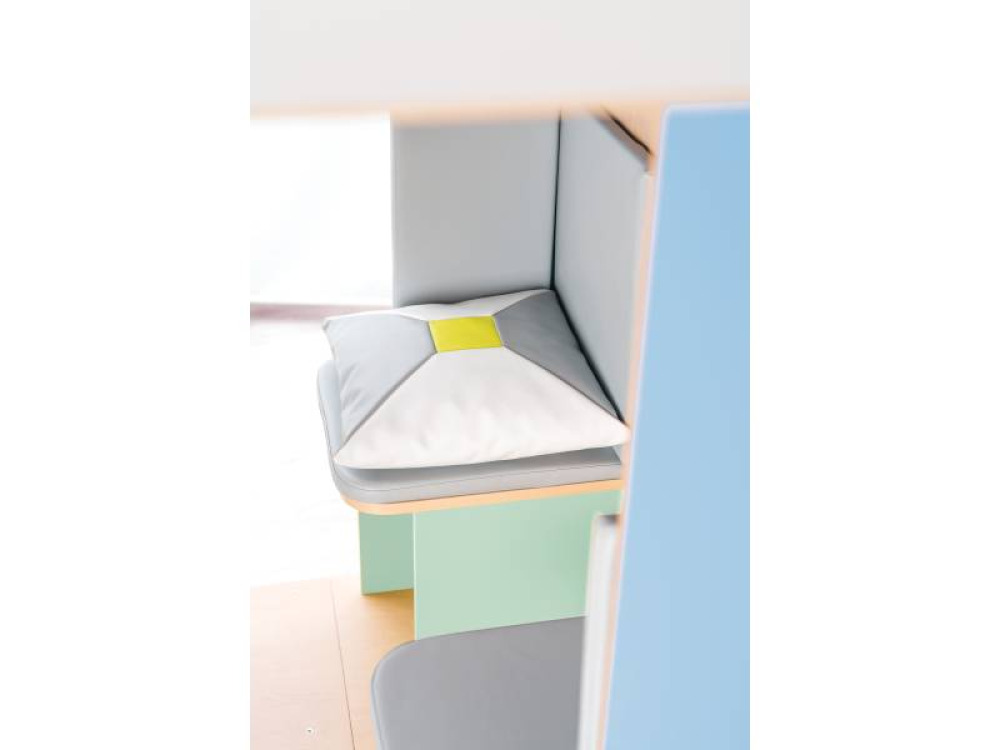 Cubo Maxi Hiding House with corner seats