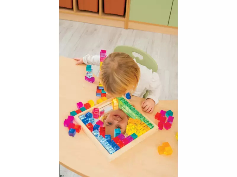 Acrylic cubes with mirror tray