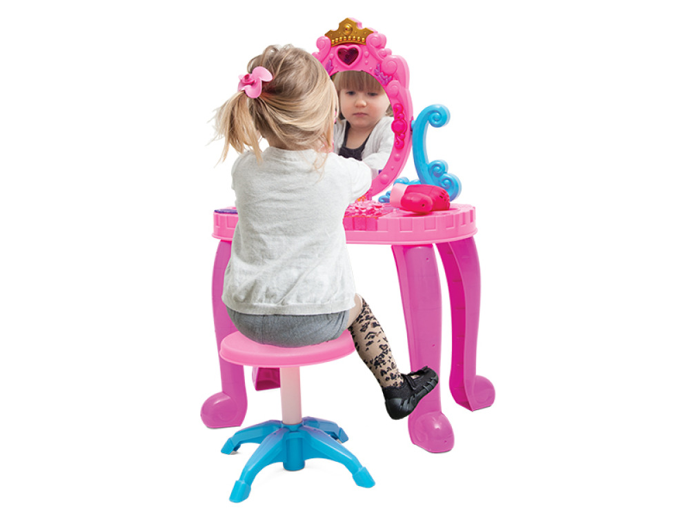 Dresser set
