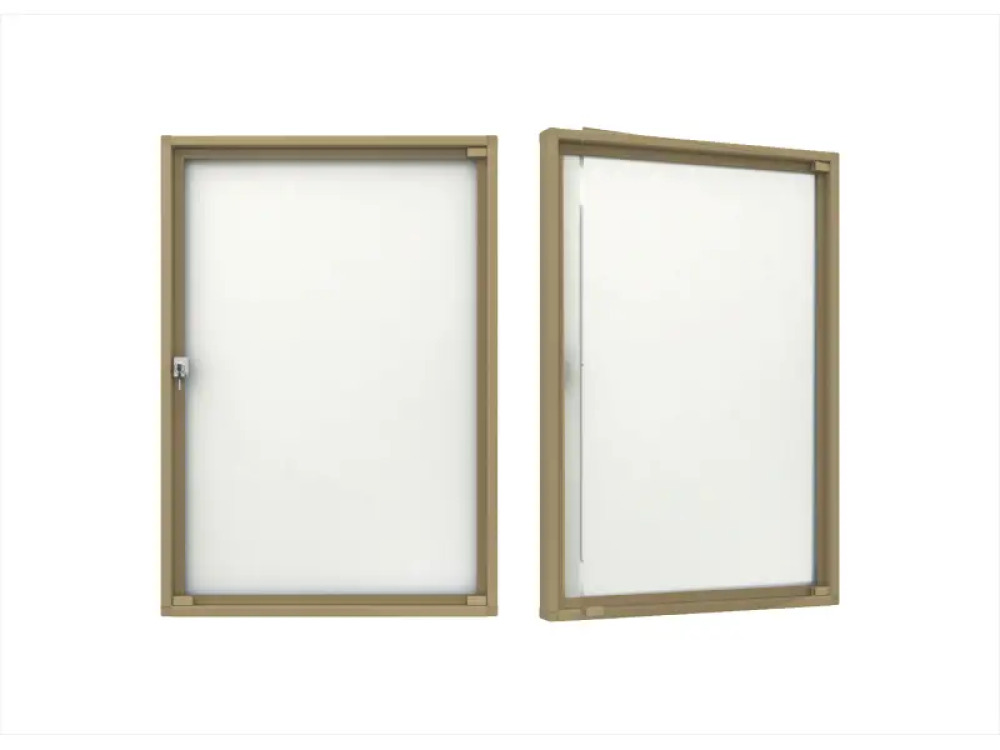 Showcase with door, magnetic inside