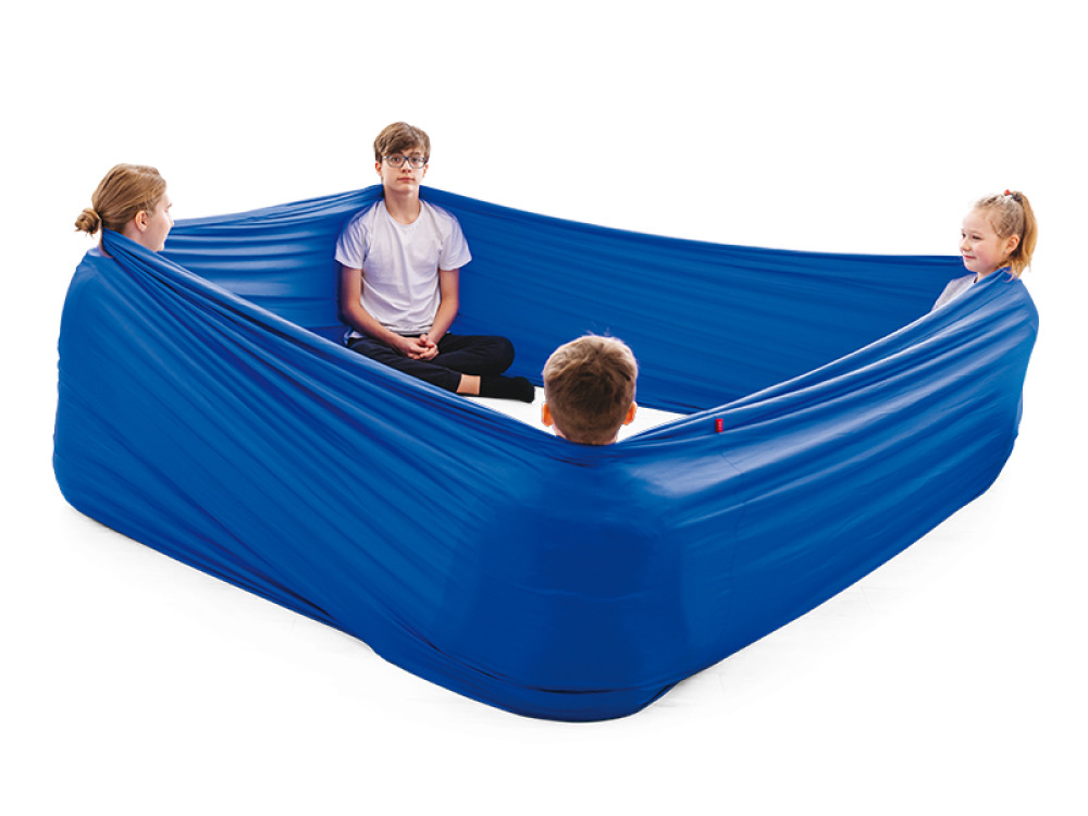 Elastic sleeve for group play