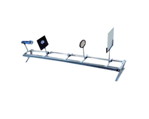 Optical bench with equipment