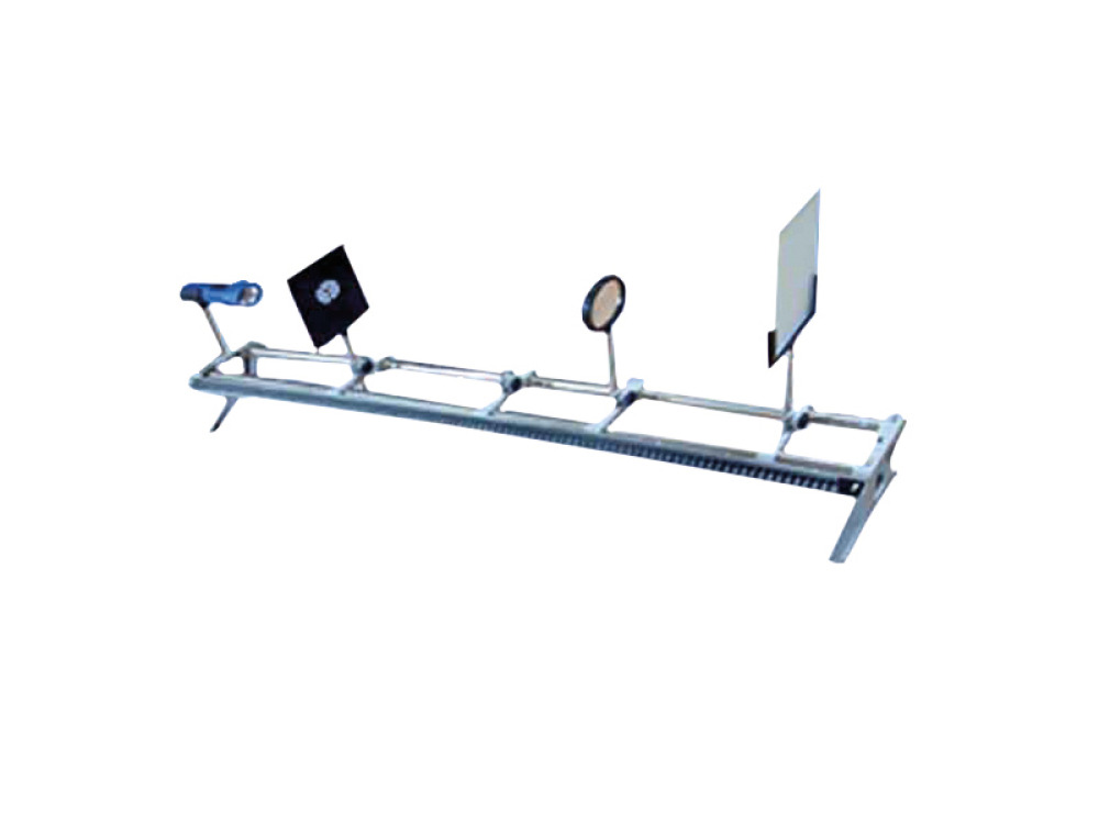 Optical bench with equipment