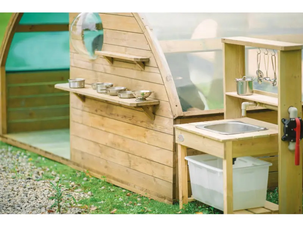 Sunny garden hideout