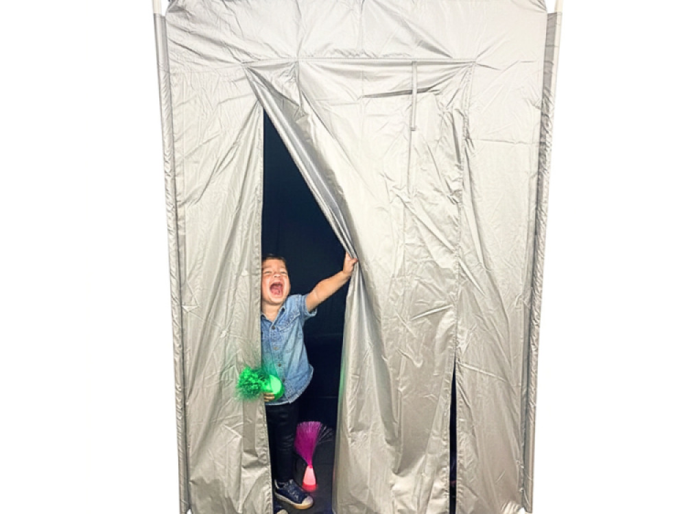1.2m x 1.8m Dark Den Tent – Giant..
