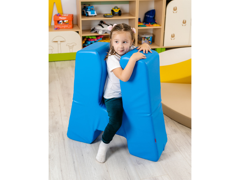 SqueezA. Squeezing chair