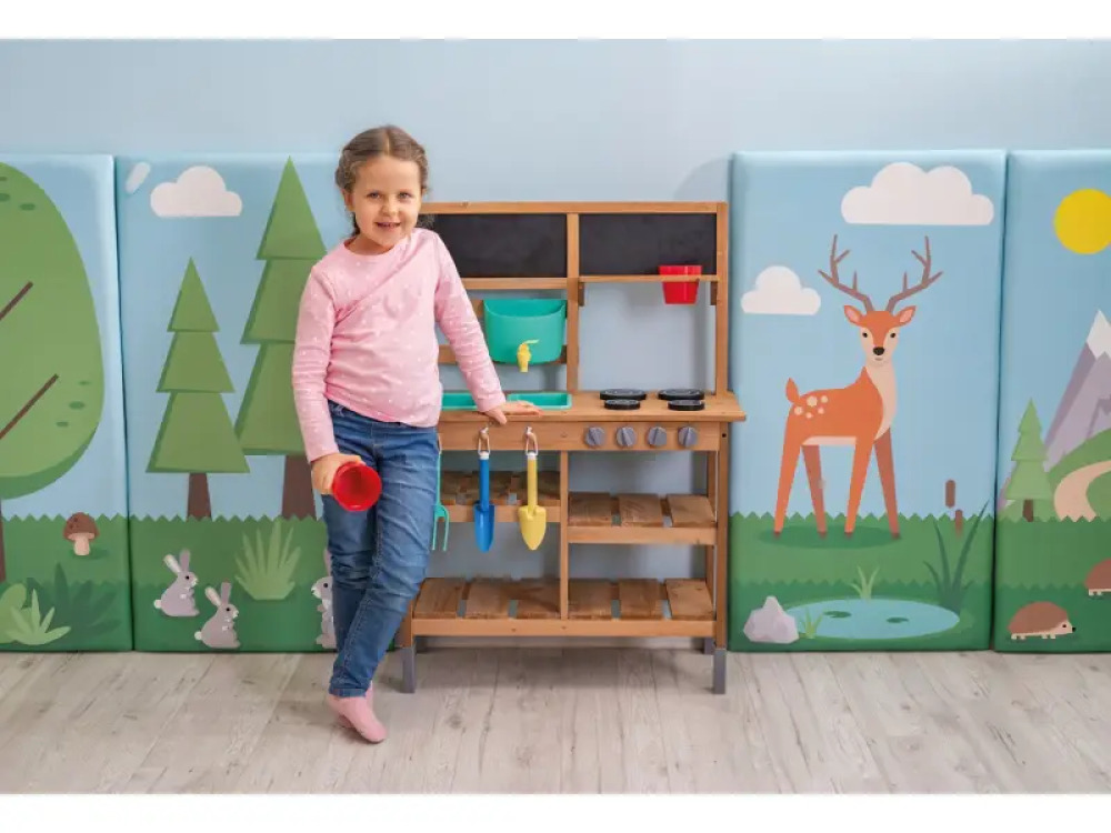 Garden kitchen with chalk boards