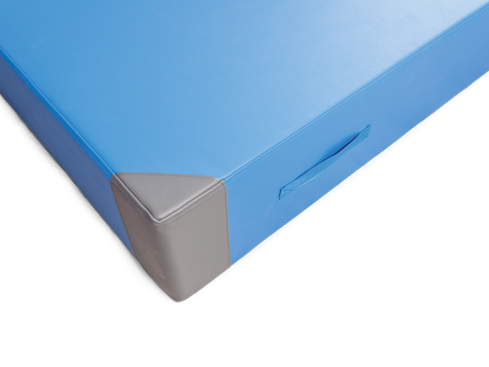 Maxi gymnastics mat with handles and reinforced corners. Blue