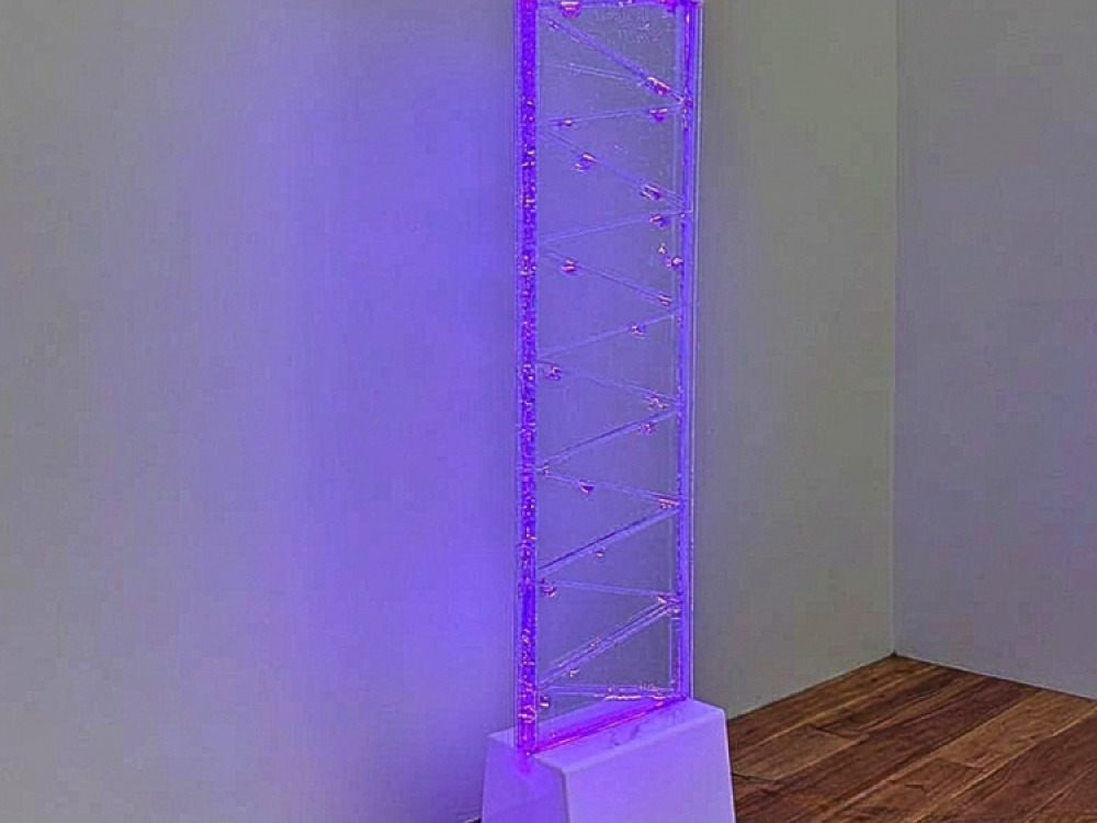 Flowing Gems Standing Water Wall