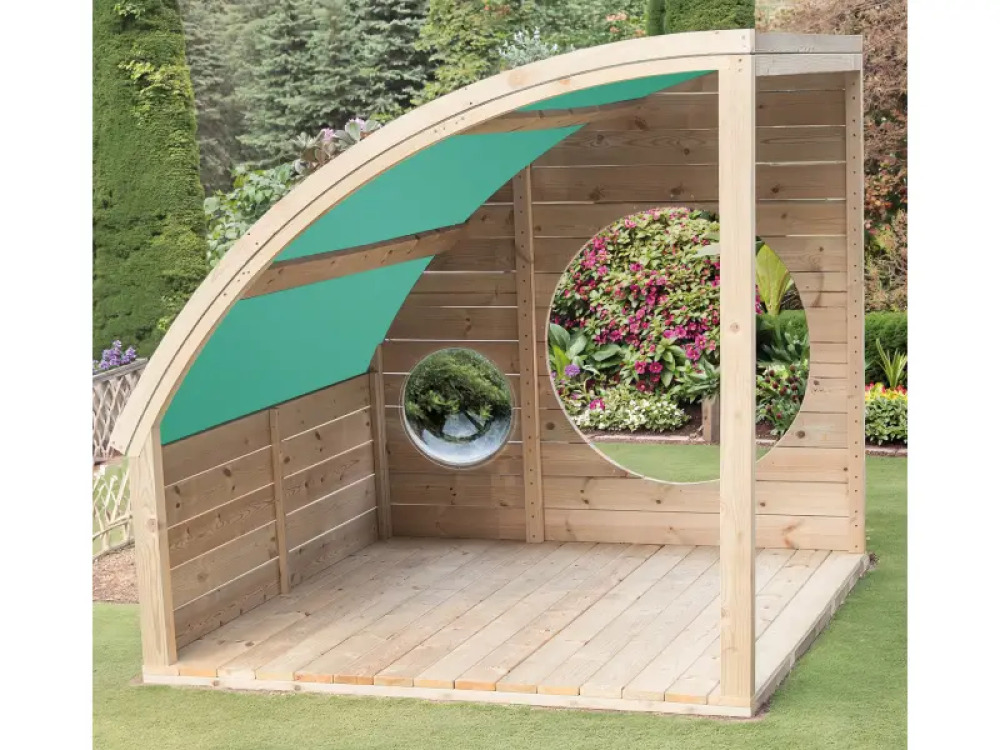 Garden hideout with green roof