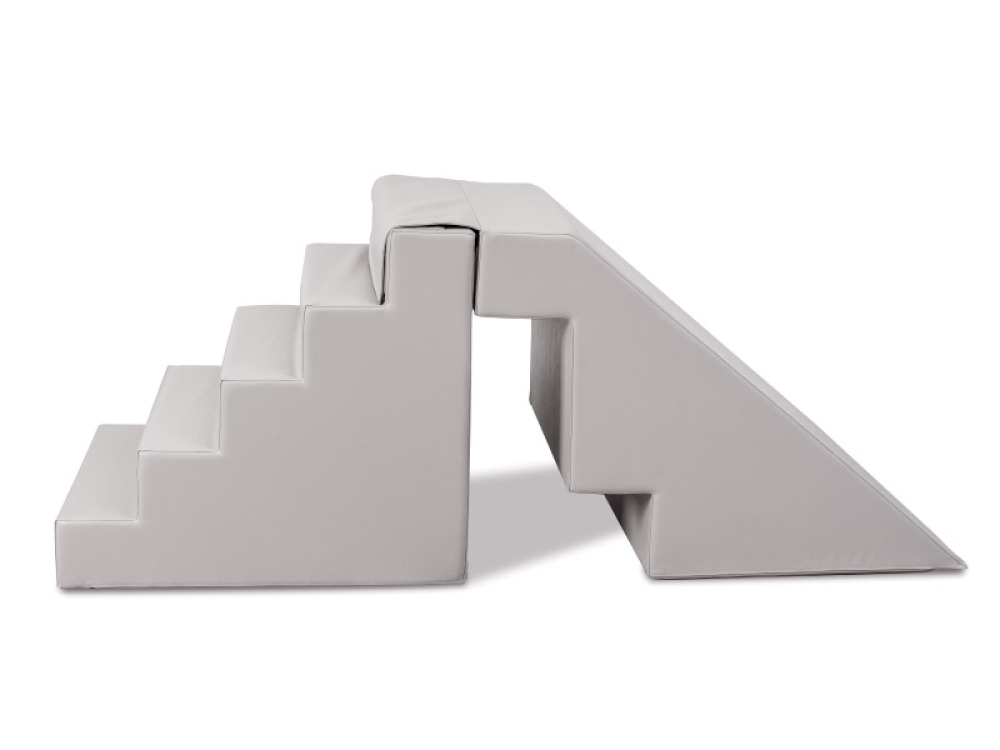 Steps with slide for dry pools