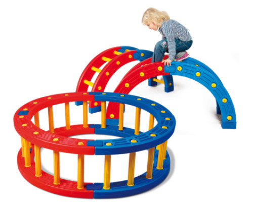 Climbling semicircle ladders