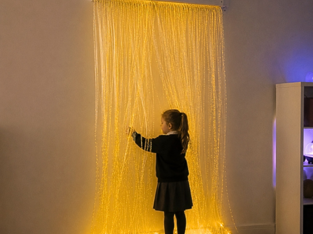 Fibre Optic Curtain with Tails With Swing Bracket (100 Fibre Tails)