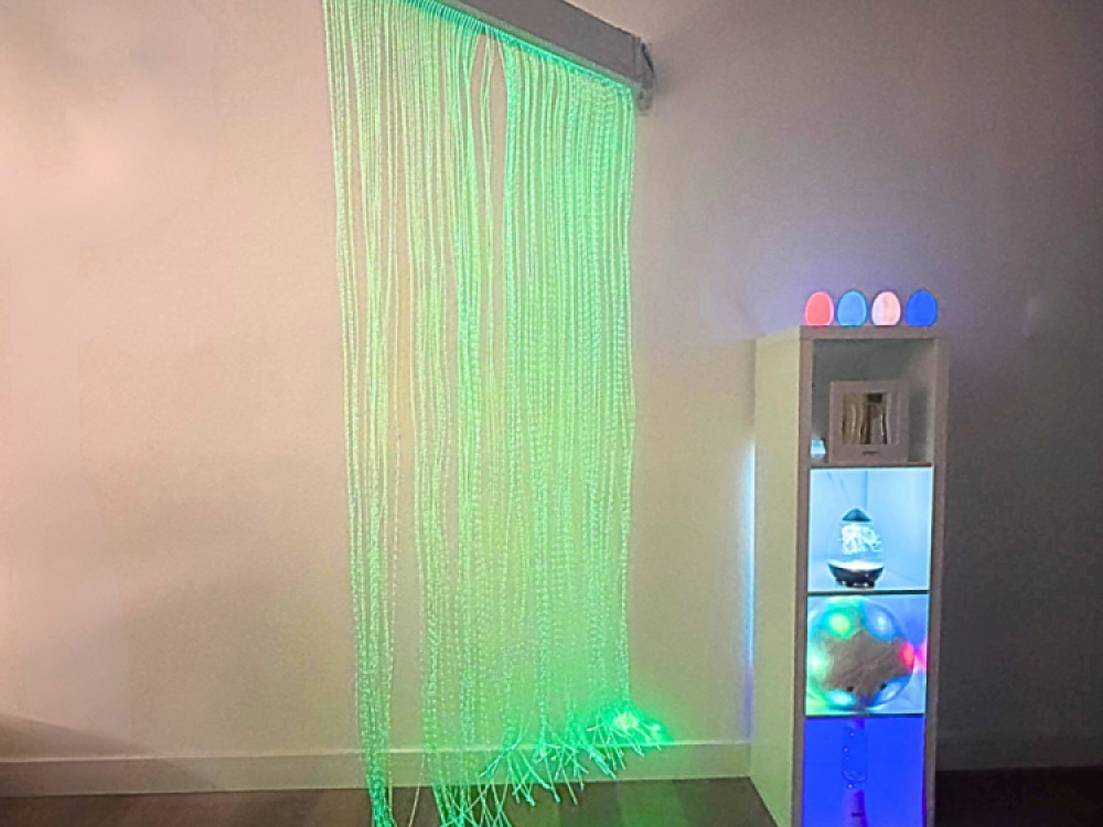 Fibre Optic Curtain with Tails With Swing Bracket (100 Fibre Tails)