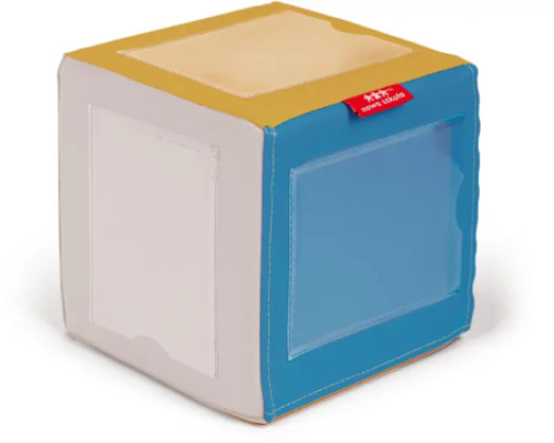 Cube with pockets