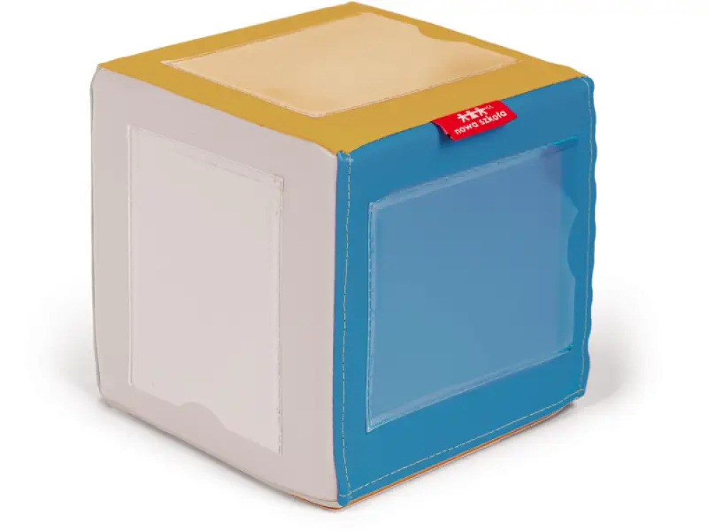 Cube with pockets