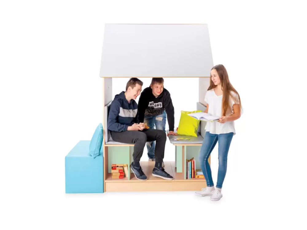 Maxi Hideaway playhouse with sofas. Cubo collection