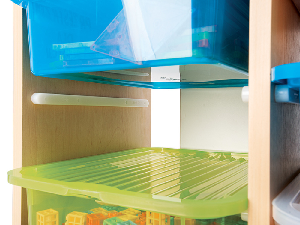Maxi mobile cabinet with bricks and plastic containers
