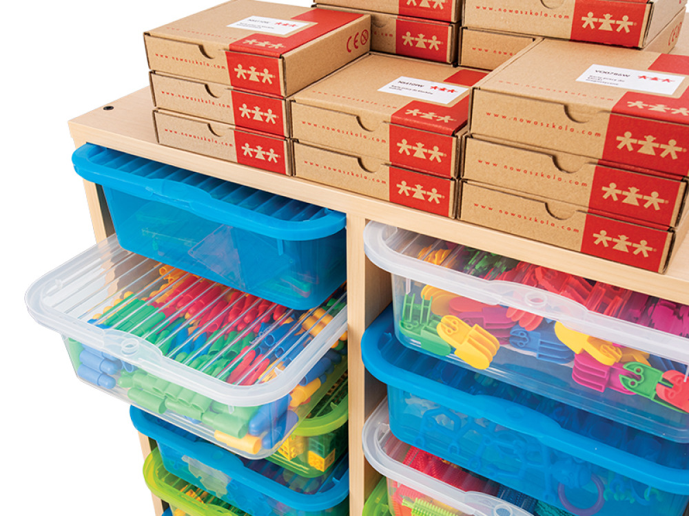Maxi mobile cabinet with bricks and plastic containers