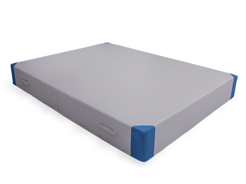 Maxi gymnastics mat with handles and reinforced corners. Grey