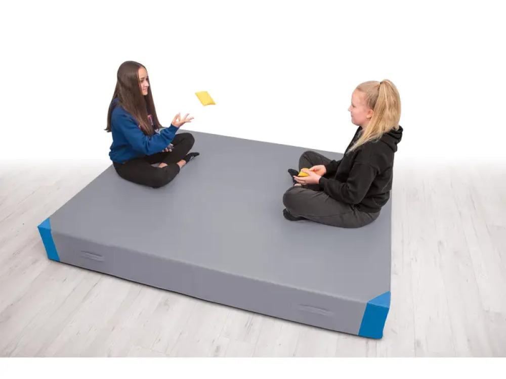 Maxi gymnastics mat with handles and reinforced corners. Grey