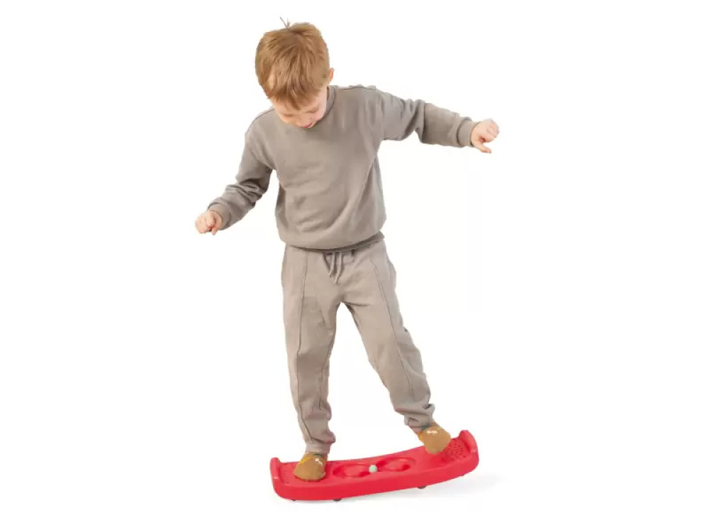 Balancing platform with track