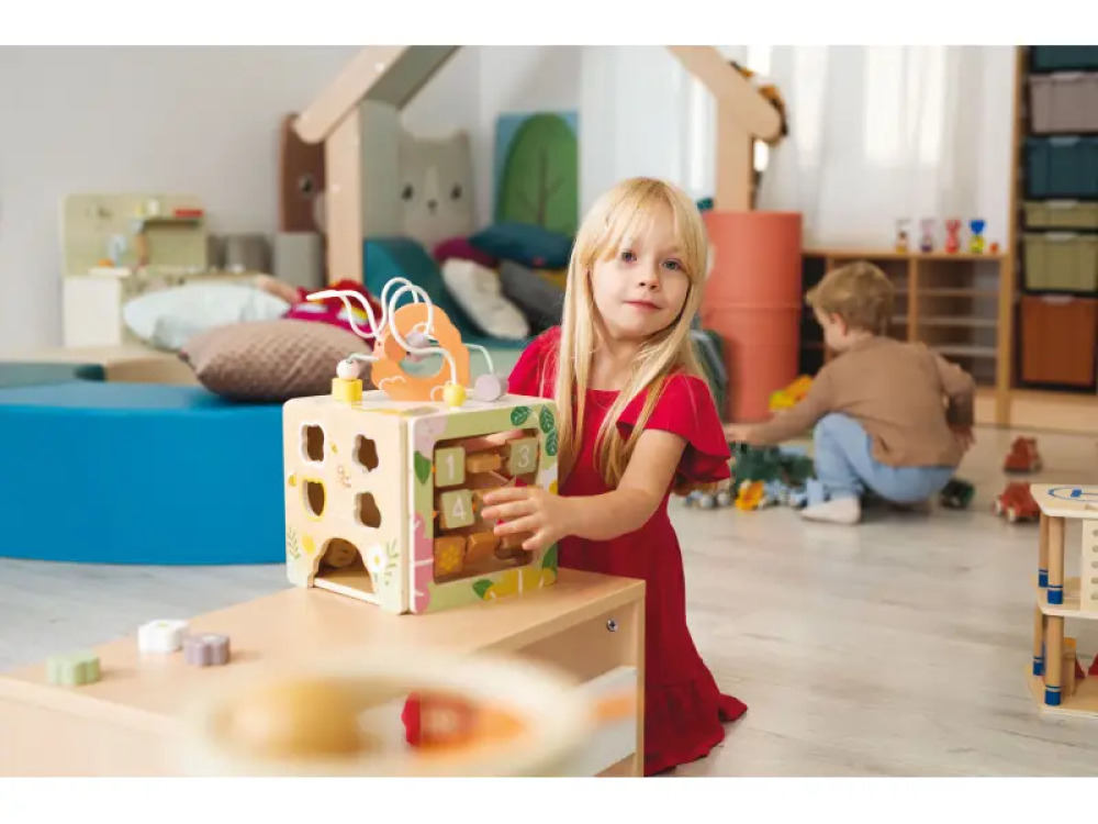 Bee. Activity cube
