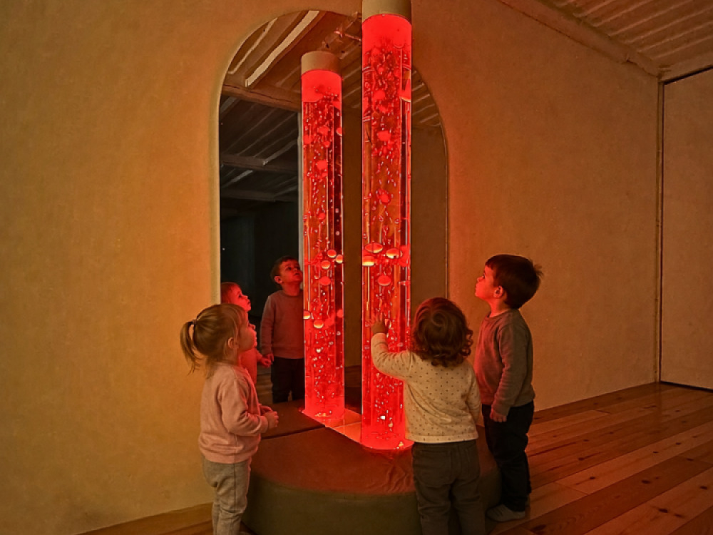 Jumbo Bead Tube with Mirror and Padded Surround