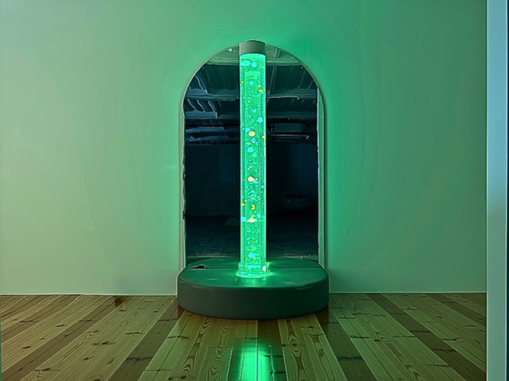 Jumbo Bead Tube with Mirror and Padded Surround