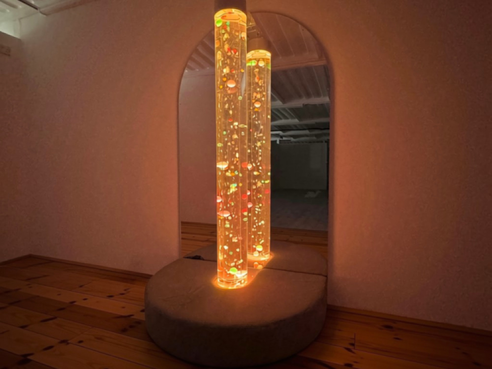 Jumbo Bead Tube with Mirror and Padded Surround
